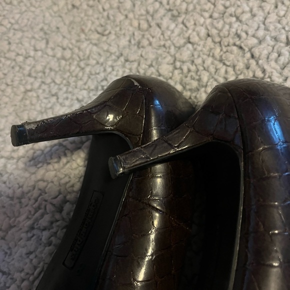 Size 8, comfort plus by predictions, brown alligator pattern heels - Picture 4 of 4